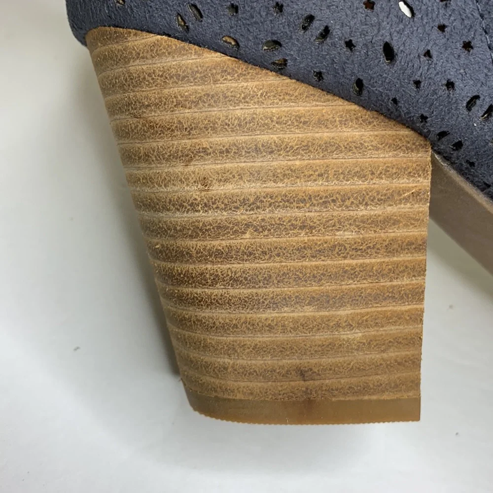 MASSINI Bootie Blue Perforated Faux Suede “DIAMOND” Block Heel Almond Toe 8.5M